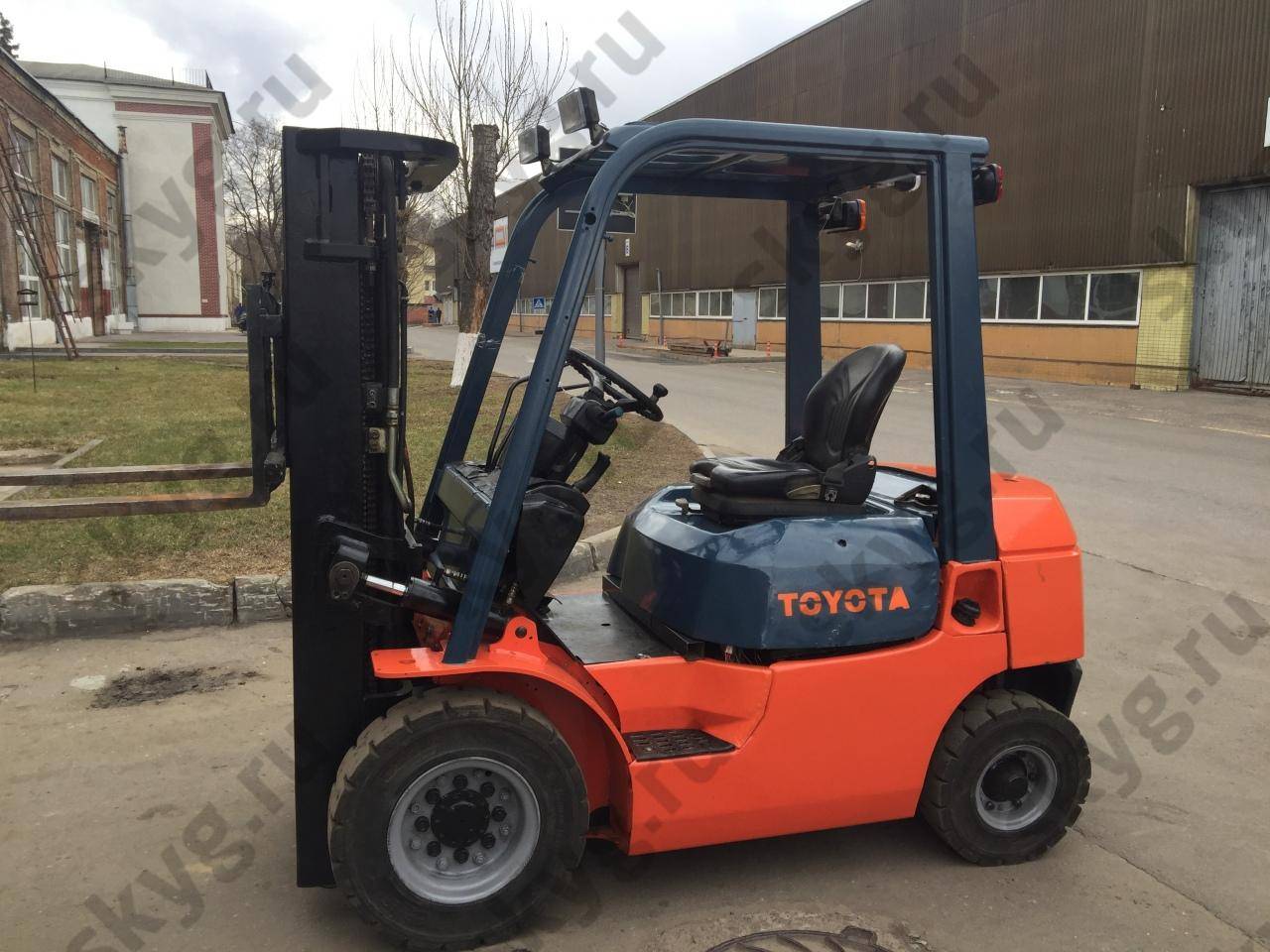 Погрузчик TOYOTA 7FD-25 дизельный Б/У, 2,5 тонны, 4,5 метра