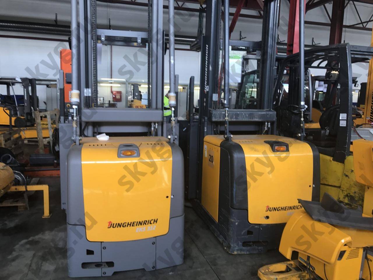 Вертикальный комплектовщик заказов Jungheinrich EKS 312