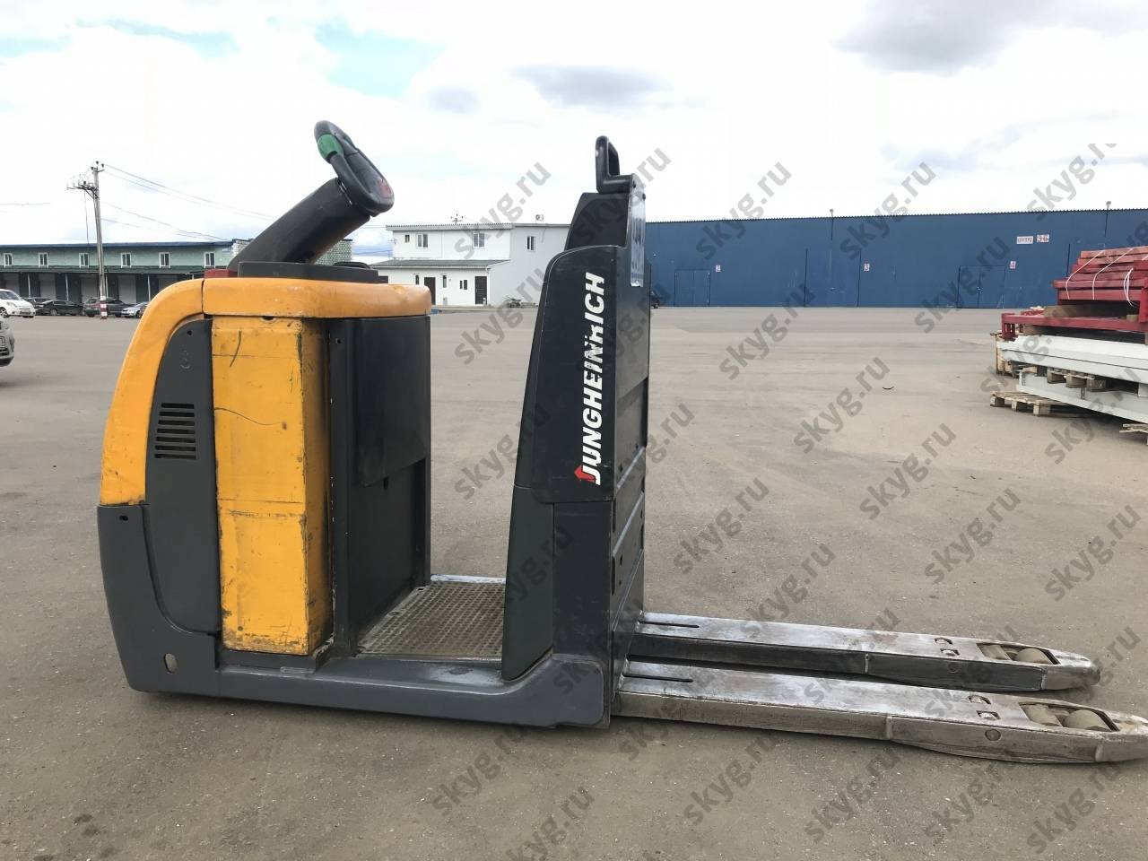 Транспортировщик паллет Jungheinrich ECE 220