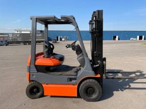 Электрический погрузчик Toyota 7FB15, 1500 кг, 3 м