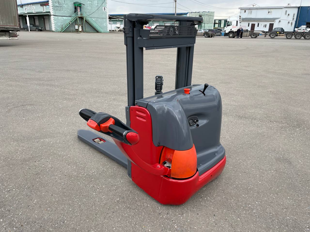 Штабелёр самоходный Linde L12 Б/У