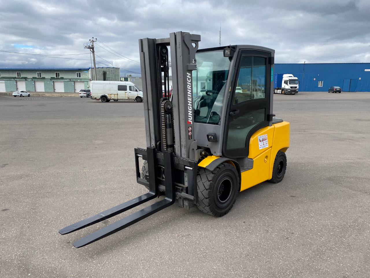 Погрузчик дизельный Jungheinrich DFG 430, 3000 кг, 4.7 м