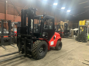 Дизельный автопогрузчик MAXIMAL FD35T-C2 (вездеход 2х4) с отапливаемой кабиной