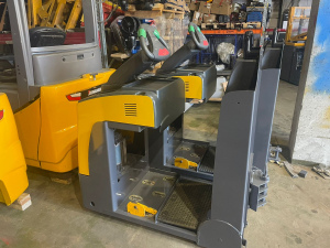 Тягач грузовой Jungheinrich EZS 130