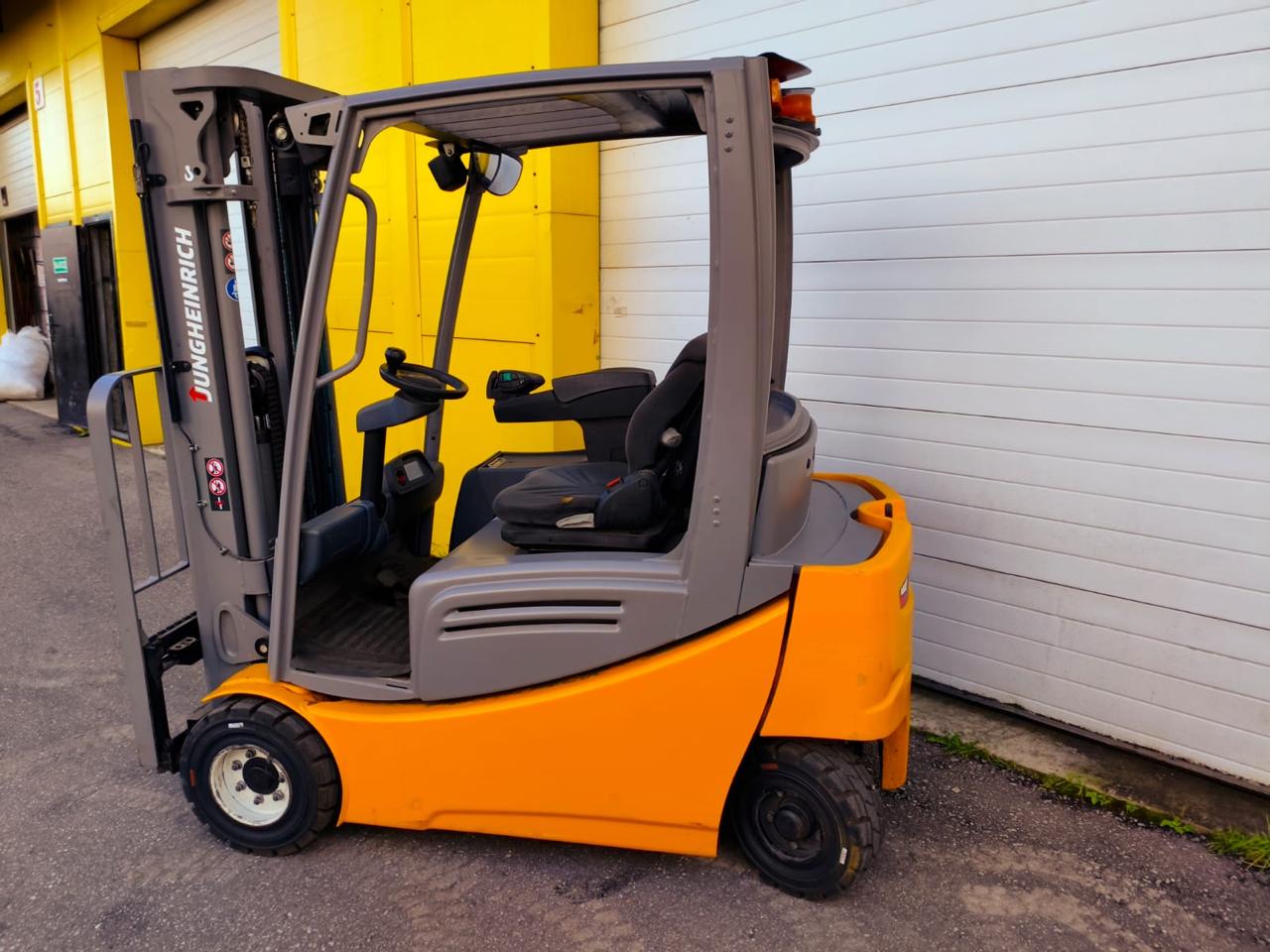 Погрузчик электрический Jungheinrich EFG320 4640мм