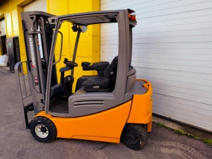 Погрузчик электрический Jungheinrich EFG320 4640мм