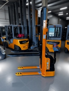 Самоходный штабелер CHL CDD12 3000 мм 1200 кг
