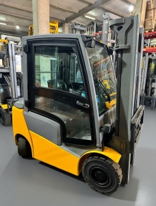 Автопогрузчик Jungheinrich DFG 320 (2018) с кабиной - Б/У